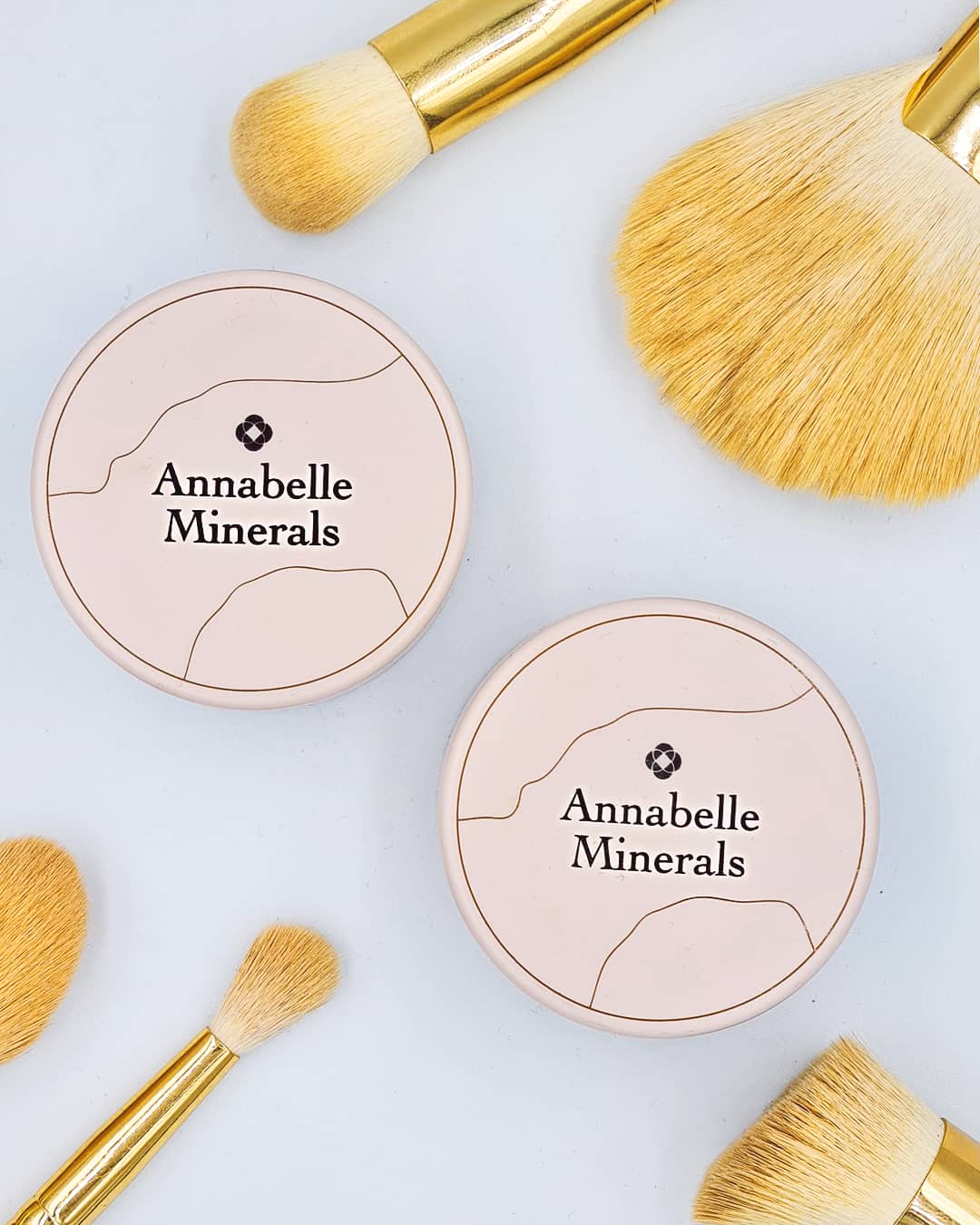 Podkład mineralny Annabelle z pędzlami Glam Shop